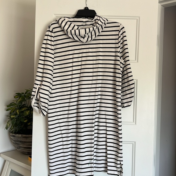 Chicos Zenergy size 2 Black and White dress  wore 1x for beach trip - Picture 6 of 7